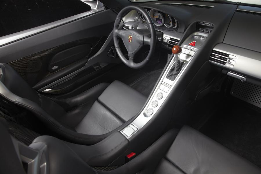  Porsche Carrera GT 2004 года  (фото 17 из 77)